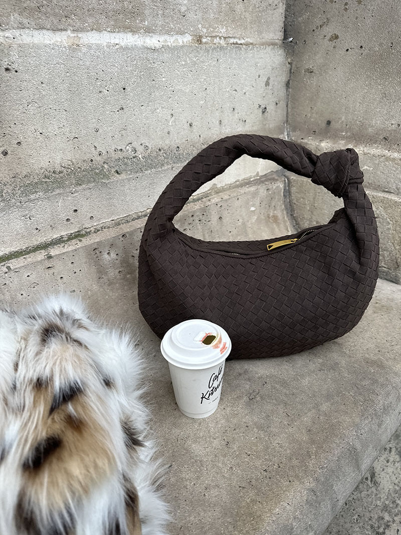 Geflochtete Hobo-Tasche mit Knoten-Detail Braun